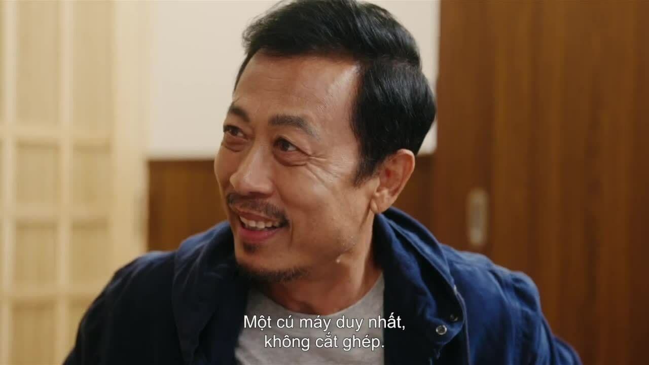 Trích đoạn trailer phim 'Tiệc Trăng Máu' với một người đàn ông đang cười, gợi mở về những bí mật sắp được hé lộ.