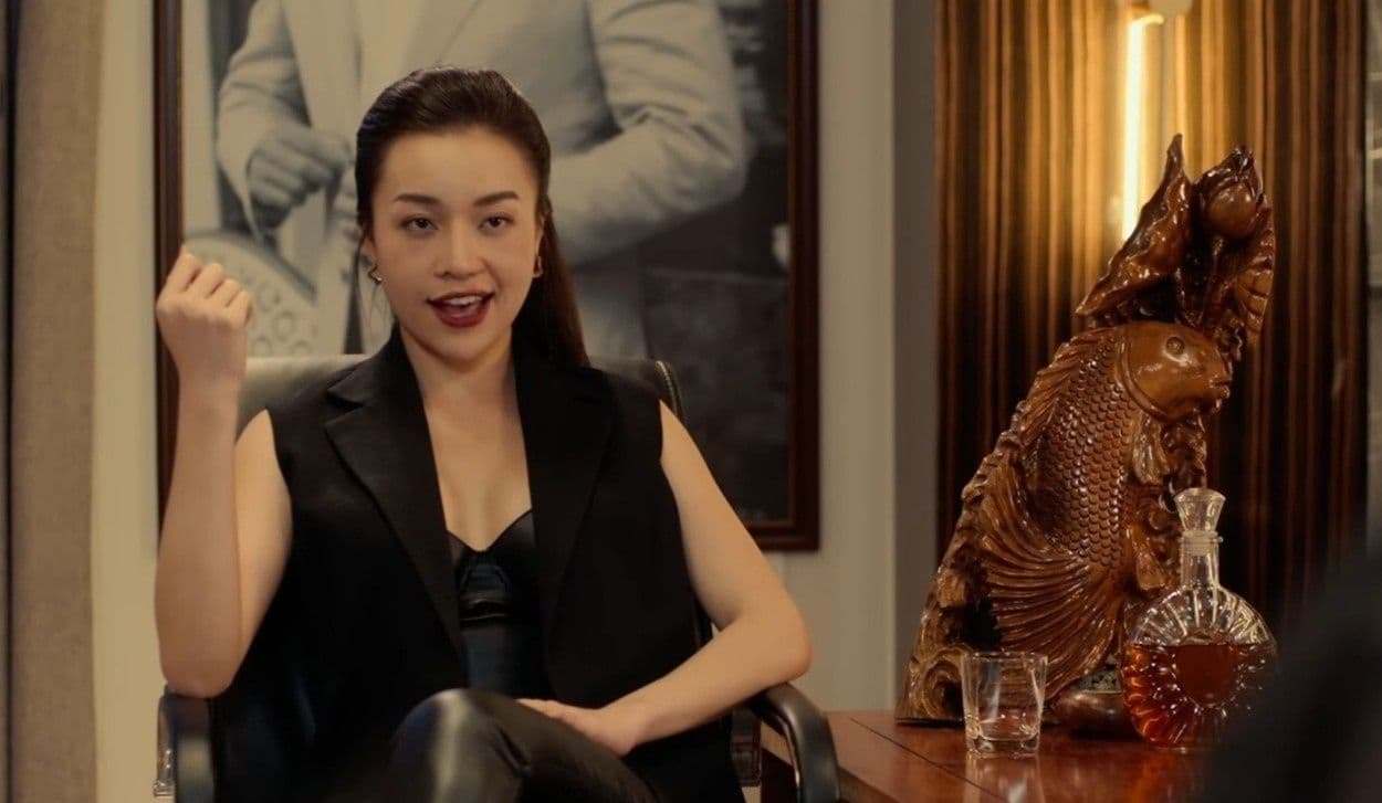 Trấn Thành và một nữ diễn viên khác, đại diện cho những ngôi sao có sức hút lớn trong mùa phim Tết Việt.