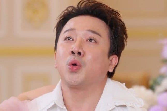 Trấn Thành với biểu cảm suy tư, thể hiện tư duy chiến lược trong điện ảnh