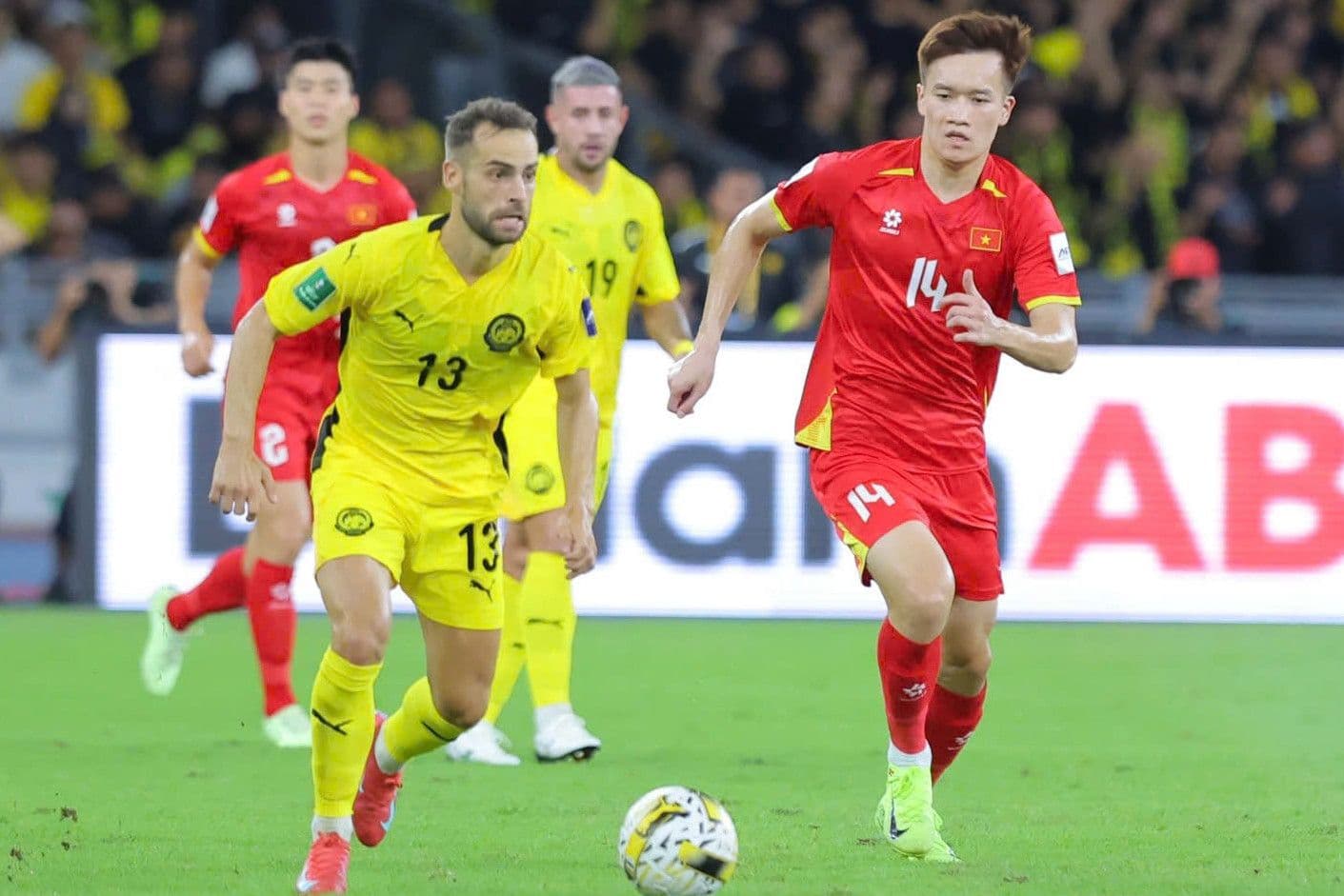 Trận đấu giữa đội tuyển Việt Nam và Malaysia tại vòng loại Asian Cup