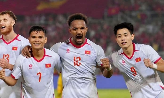 Trận đấu giữa Việt Nam và Malaysia tại sân Mỹ Đình trong khuôn khổ giải vô địch Đông Nam Á.
