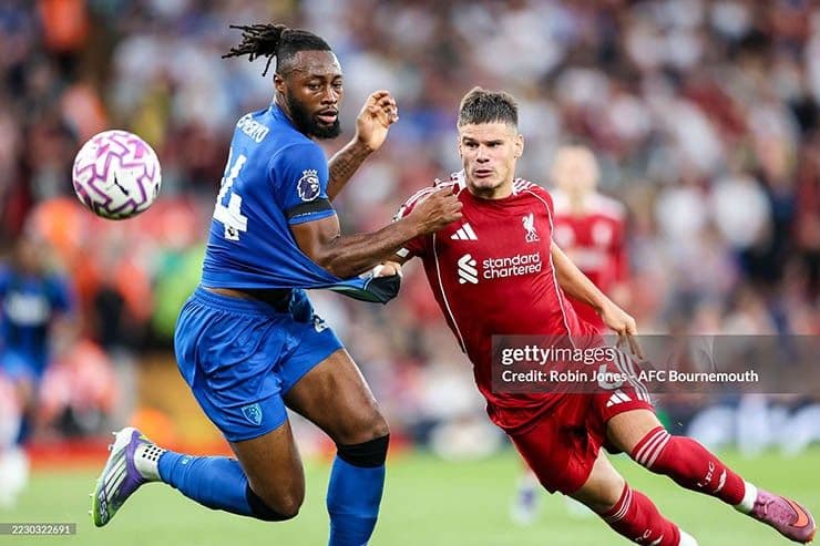 Trận đấu kịch tính giữa Liverpool và Bournemouth trong vòng khai mạc Ngoại hạng Anh 2025/26.