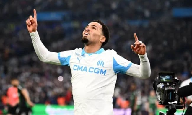 Trận đấu quyết định giữa Marseille và Lyon tranh suất dự Champions League