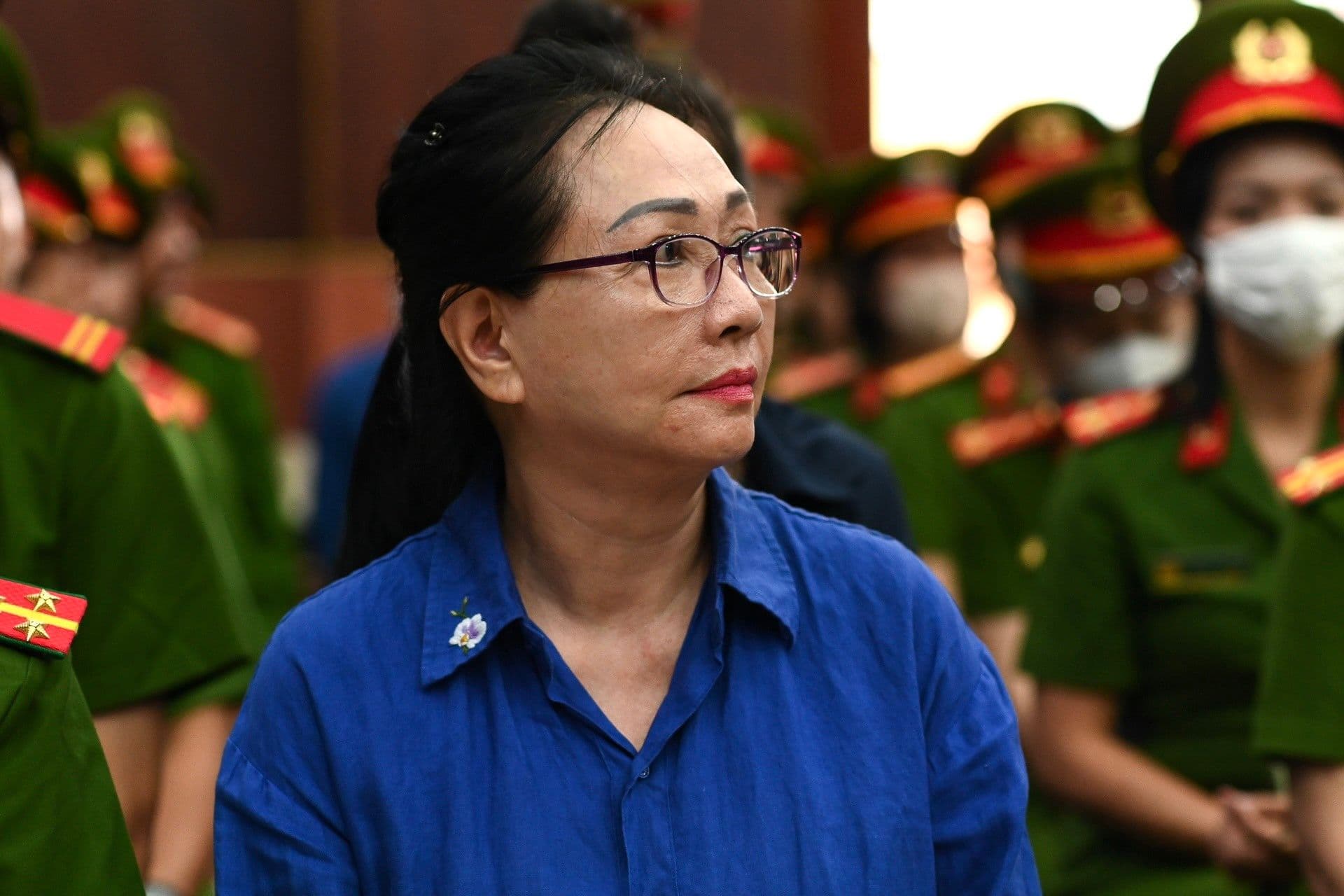 Trương Mỹ Lan tại tòa, thể hiện sự phức tạp của vụ án Vạn Thịnh Phát và số tiền còn kẹt, gây gánh nặng cho trái chủ.