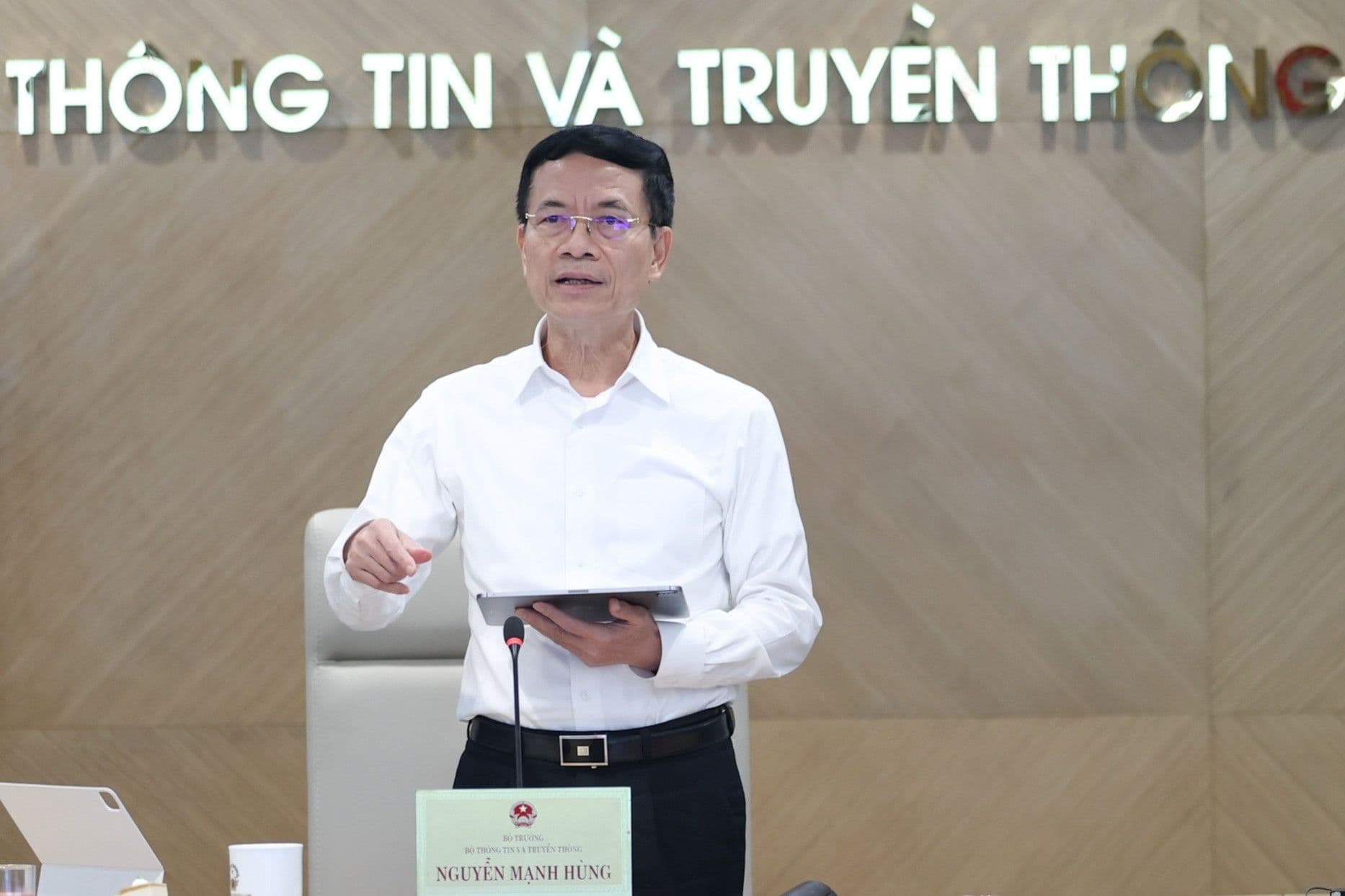 Trung tướng Tào Đức Thắng phát biểu tại sự kiện của Viettel, thể hiện vai trò lãnh đạo.