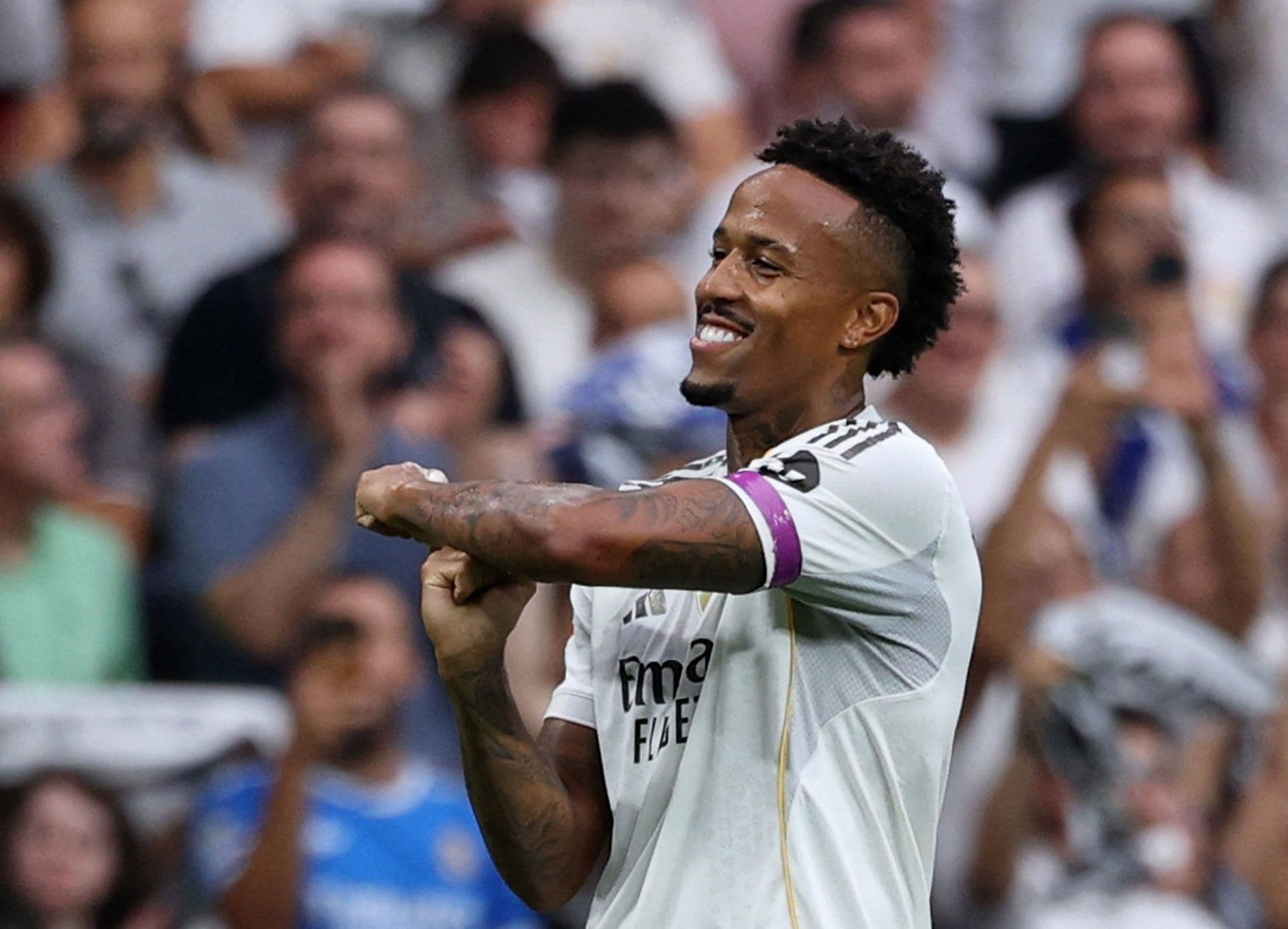 Trung vệ Eder Militao của Real Madrid ăn mừng bàn mở tỷ số từ cú sút xa.