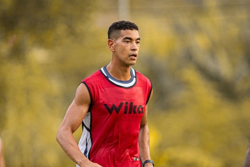 Trung vệ Gustavo Santos trong buổi tập, chuẩn bị cho khả năng nhập tịch đội tuyển Việt Nam.