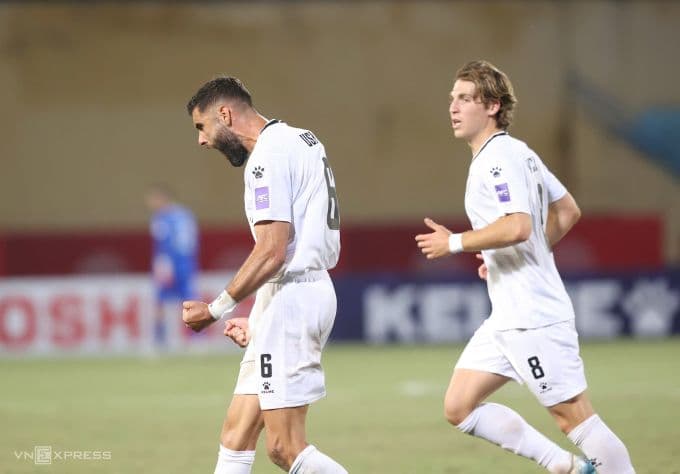 Trung vệ Tomislav Uskok của Macarthur ăn mừng bàn gỡ hòa 1-1 trước CAHN, khoảnh khắc đánh rơi điểm số của đội chủ nhà.