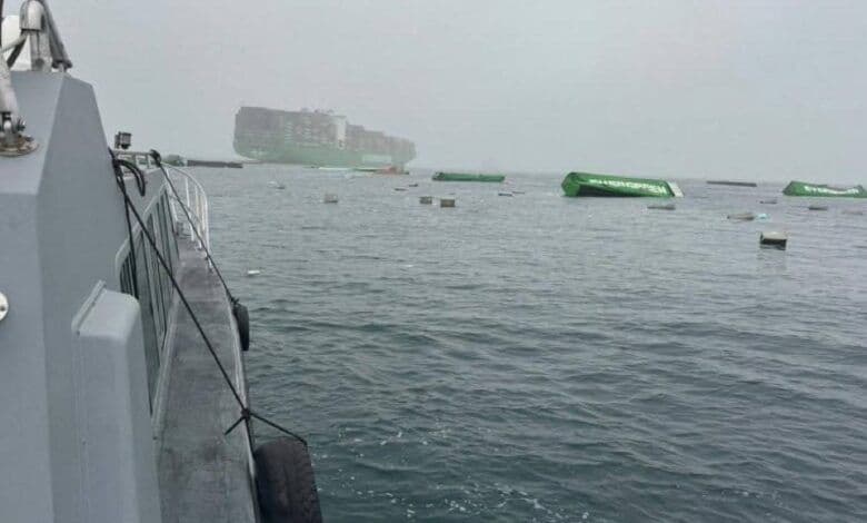 Tàu Evergreen Ever Lunar làm rơi container xuống biển ngoài khơi cảng Callao, Peru