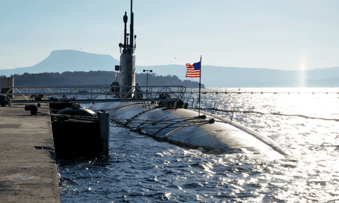 Tàu ngầm hạt nhân USS Boise trong thời kỳ hoạt động, minh họa cho sức mạnh và gánh nặng chi phí bảo trì.