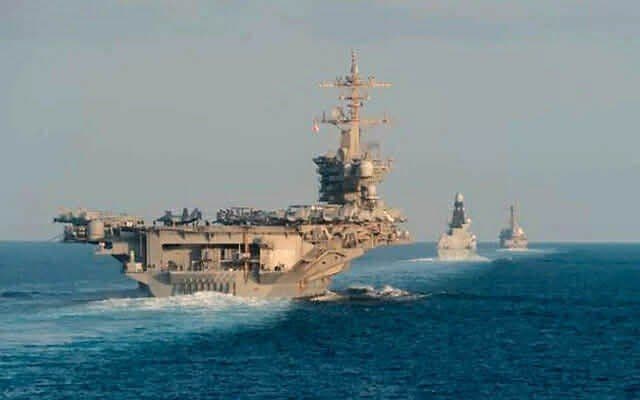 Tàu sân bay USS Abraham Lincoln của Mỹ trên biển, thể hiện sự hiện diện quân sự của Mỹ ở Trung Đông trong bối cảnh căng thẳng với Iran.