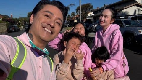 Tuấn Hưng chụp ảnh selfie cùng vợ và ba con tại Mỹ, thể hiện niềm hạnh phúc gia đình sau quyết định di cư.