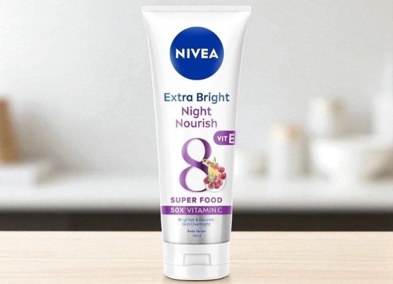 Tuýp kem dưỡng da Nivea Extra Bright Night Nourish, sản phẩm bị thu hồi do chứa thành phần không công bố.