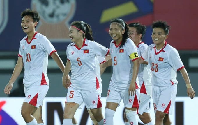 Tuyển nữ Việt Nam ăn mừng chiến thắng 7-0 trước Indonesia.