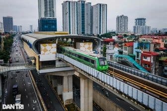 Tuyến đường sắt đô thị trên cao, minh họa cho định hướng phát triển giao thông bền vững và tiện ích.