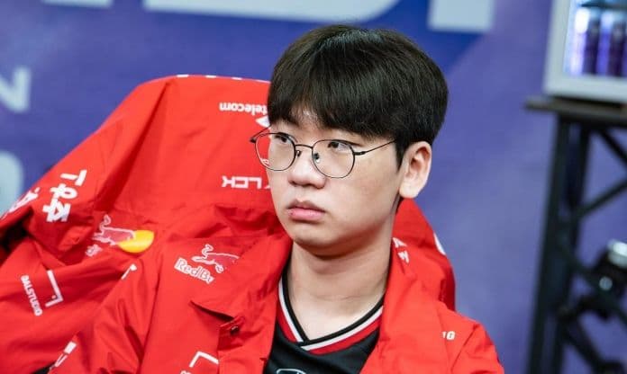 Tuyển thủ Doran của T1 thể hiện sự thất vọng sau trận thua trước CFO, phơi bày điểm yếu chiến thuật.