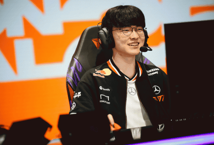 Tuyển thủ Faker của T1, đội được hưởng lịch trình dễ thở hơn Gen.G sau EWC 2025.