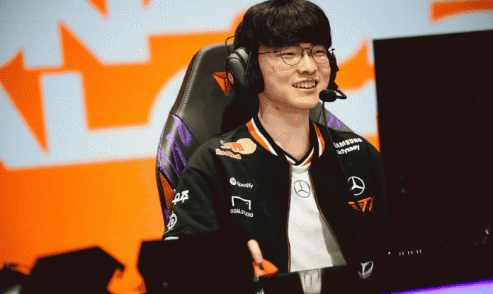 Tuyển thủ Faker của T1 thể hiện sự thất vọng sau trận thua, phản ánh khủng hoảng niềm tin của đội.