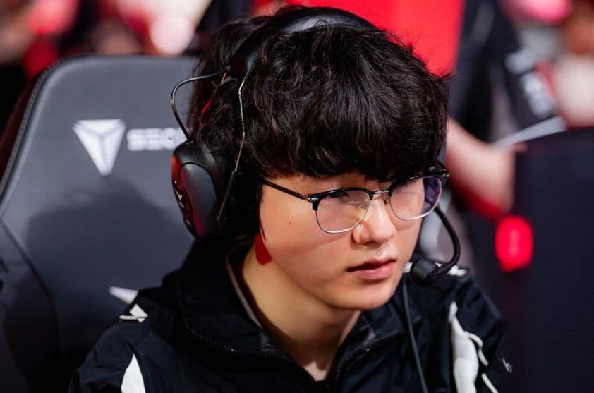 Tuyển thủ KT Rolster tập trung thi đấu, biểu tượng cho chiến thắng lịch sử và tấm vé CKTG 2025.