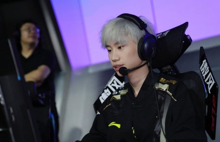 Tuyển thủ LCK tập trung cao độ khi thi đấu, đối mặt với áp lực thể chất và thời gian.