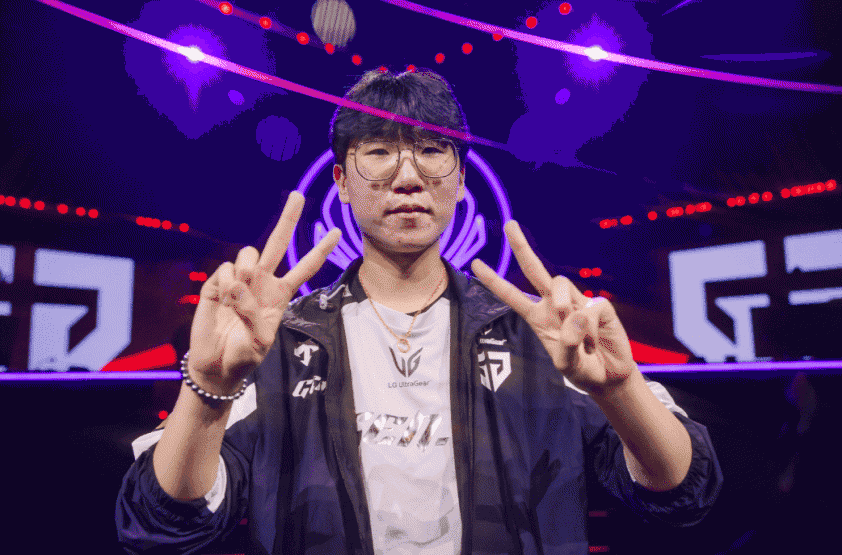 Tuyển thủ Liên Minh Huyền Thoại thể hiện sự tự tin và bản lĩnh trên sân khấu MSI