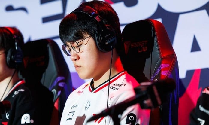 Tuyển thủ T1 Gumayusi thể hiện sự mệt mỏi và áp lực từ lịch trình thi đấu dày đặc của LCK.
