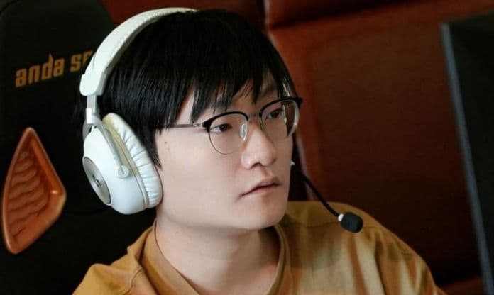 Tuyển thủ Tian tập trung thi đấu tại ASI 2025, thể hiện sự căng thẳng trong cuộc chiến chiến thuật.