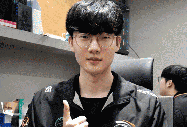 Tuyển thủ Viper của HLE trong trận đấu LCK, thể hiện những khoảnh khắc bất ngờ và đỉnh cao.