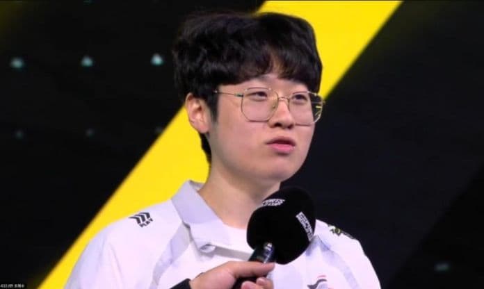 Tuyển thủ Zeus của Hanwha Life Esports thể hiện quyết tâm sau những lo ngại về phong độ tại EWC 2025.