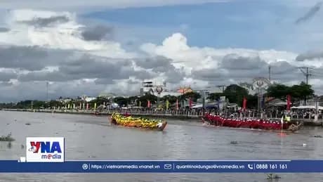 Đua ghe Ngo sôi động trên sông Bassac tại Lễ hội Ok Om Bok Sóc Trăng
