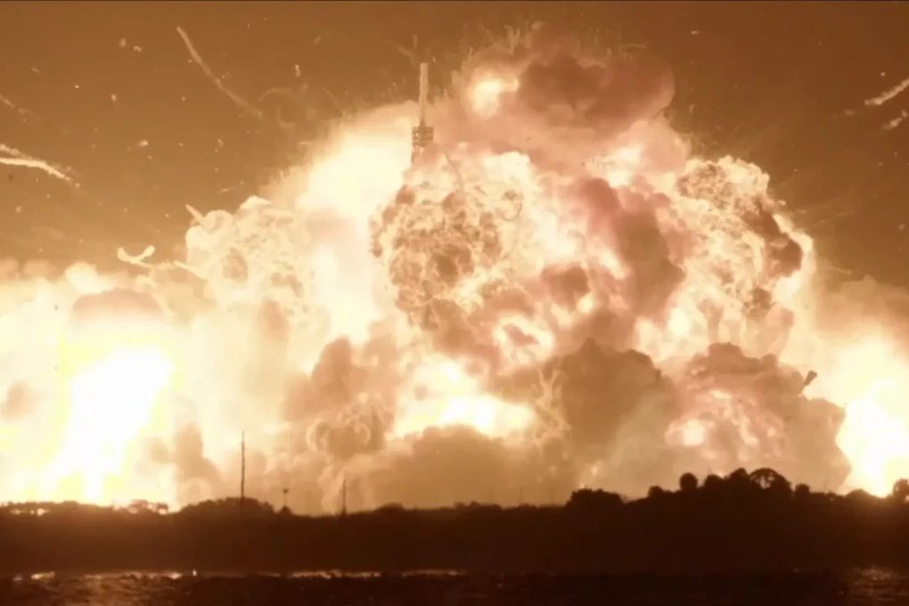 Vụ nổ tên lửa New Glenn dữ dội tại bệ phóng Cape Canaveral