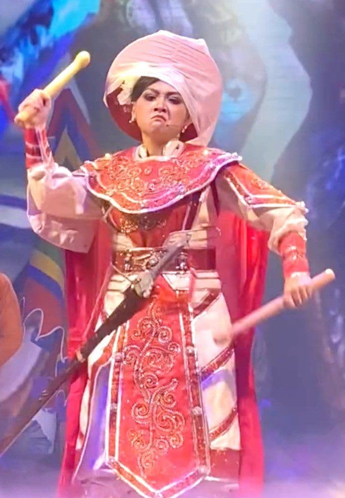 Võ Thùy Dung biểu diễn trích đoạn 'Tiếng trống Mê Linh' một cách ngô nghê, cẩu thả, gây tranh cãi về di sản Vũ Linh.