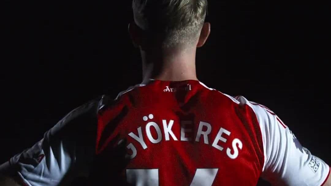 Viktor Gyokeres trong áo số 14 của Arsenal, biểu tượng cho tham vọng vô địch.