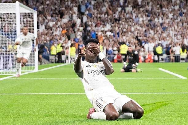 Vinicius Jr. ăn mừng bàn thắng quan trọng giúp Real Madrid ngược dòng trước Mallorca.