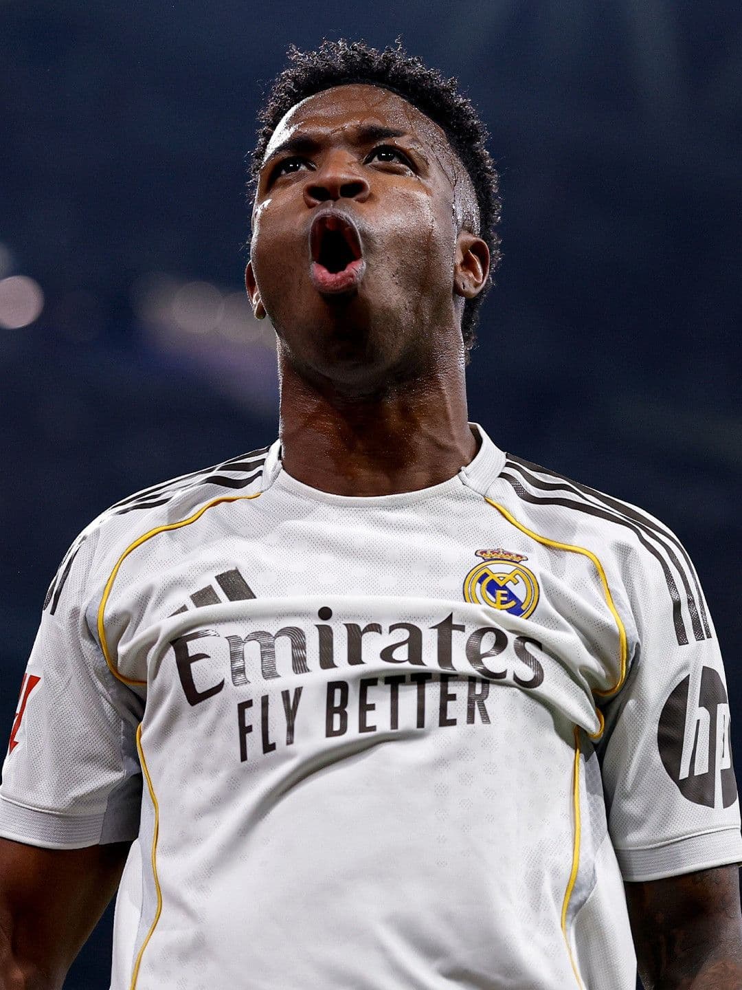 Vinicius Junior của Real Madrid ăn mừng bàn thắng gỡ hòa đầy cảm xúc.