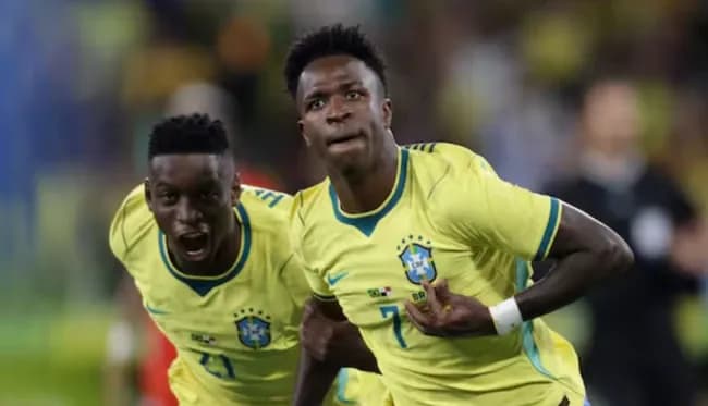 Vinicius Junior ăn mừng sau khi ghi bàn mở tỷ số sớm cho Brazil.