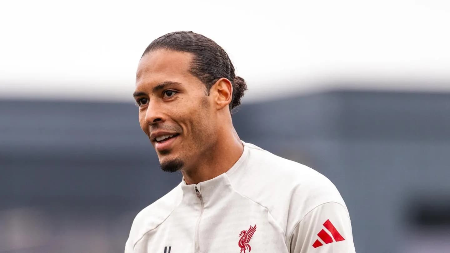 Virgil van Dijk, cầu thủ chủ chốt của Liverpool, chuẩn bị cho trận đấu quyết định với Manchester United.