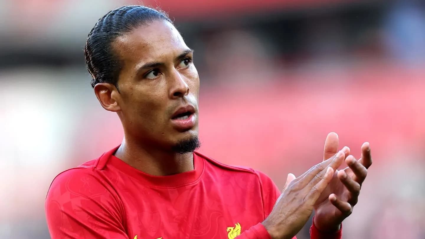 Virgil van Dijk, một trong những cầu thủ chủ chốt vắng mặt trong trận ra mắt của Arne Slot.