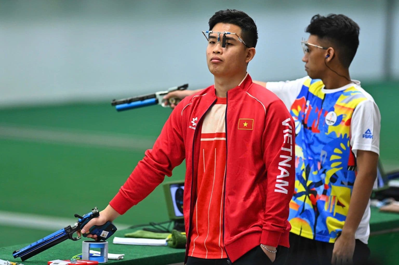 Vận động viên bắn súng Việt Nam tập trung thi đấu tại ASIAD 20, thể hiện bản lĩnh và nỗ lực.