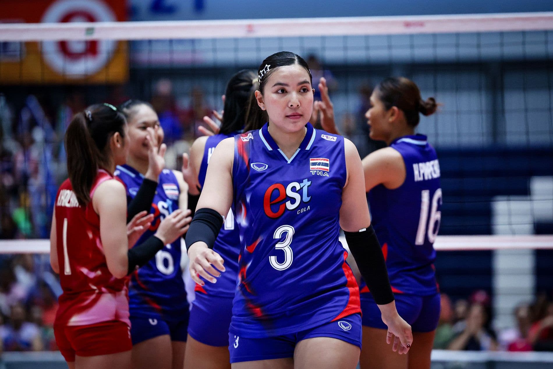 Vận động viên bóng chuyền nữ Thái Lan Thatdao Neukjang thể hiện sự điềm tĩnh và kinh nghiệm.