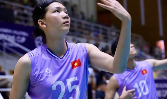 Vận động viên bóng chuyền nữ Việt Nam trong trận đấu quốc tế