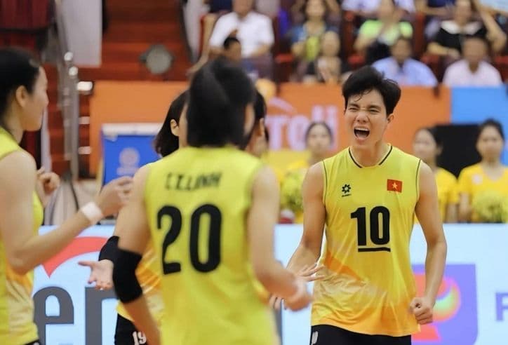 Vận động viên bóng chuyền nam Việt Nam thi đấu