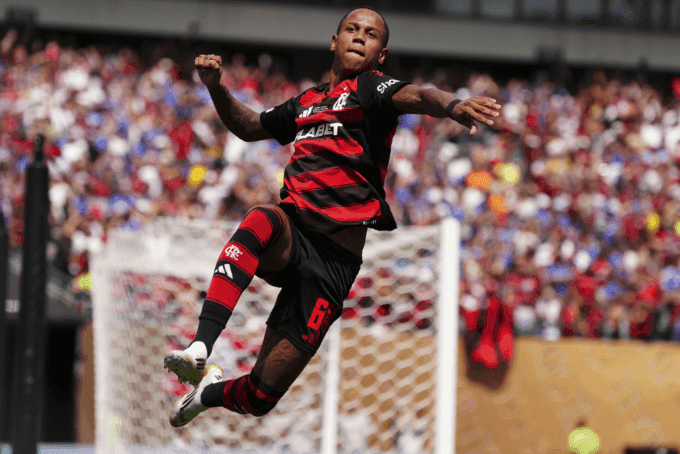 Wallace Yan mừng bàn ấn định tỷ số cho Flamengo. Ảnh: AP