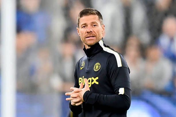 Xabi Alonso chỉ đạo trận đấu đầu tiên trên cương vị HLV trưởng Chelsea.