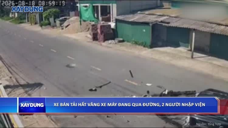 Xe bán tải hất văng xe máy qua đường, hai người nhập viện