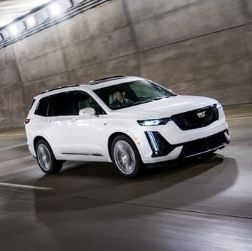 Xe Cadillac XT6, thương hiệu cạnh tranh được nhắc đến trong bối cảnh luật pháp Mỹ ảnh hưởng đến Mercedes-Benz.