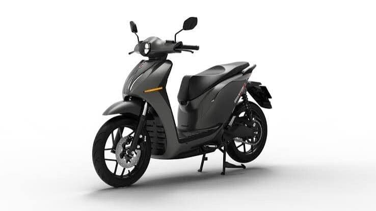 Xe máy điện Dat Bike Quantum S3, đại diện cho phương tiện xanh đang đối mặt với những thách thức về hạ tầng đô thị.