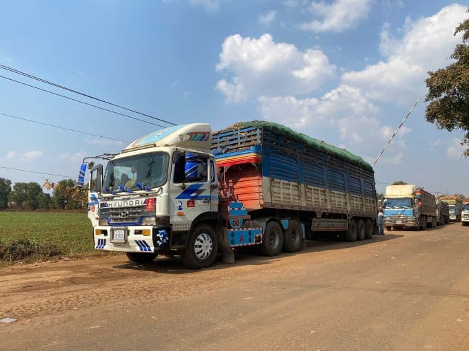 Xe tải nông sản được thông quan tại cửa khẩu Tây Ninh sau khi có chỉ đạo tháo gỡ vướng mắc, giảm thiểu thiệt hại cho doanh nghiệp.